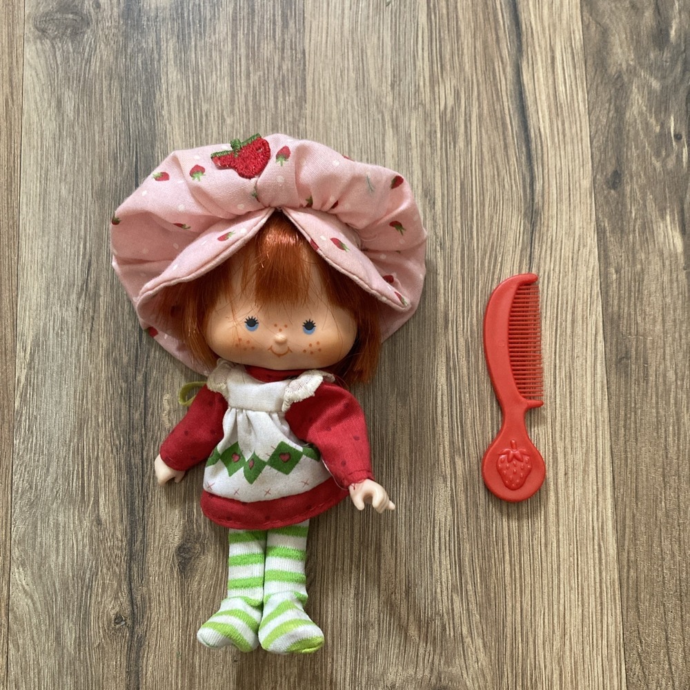 Vintage 1979 Strawberry Shortcake Doll With Brush American Greetings